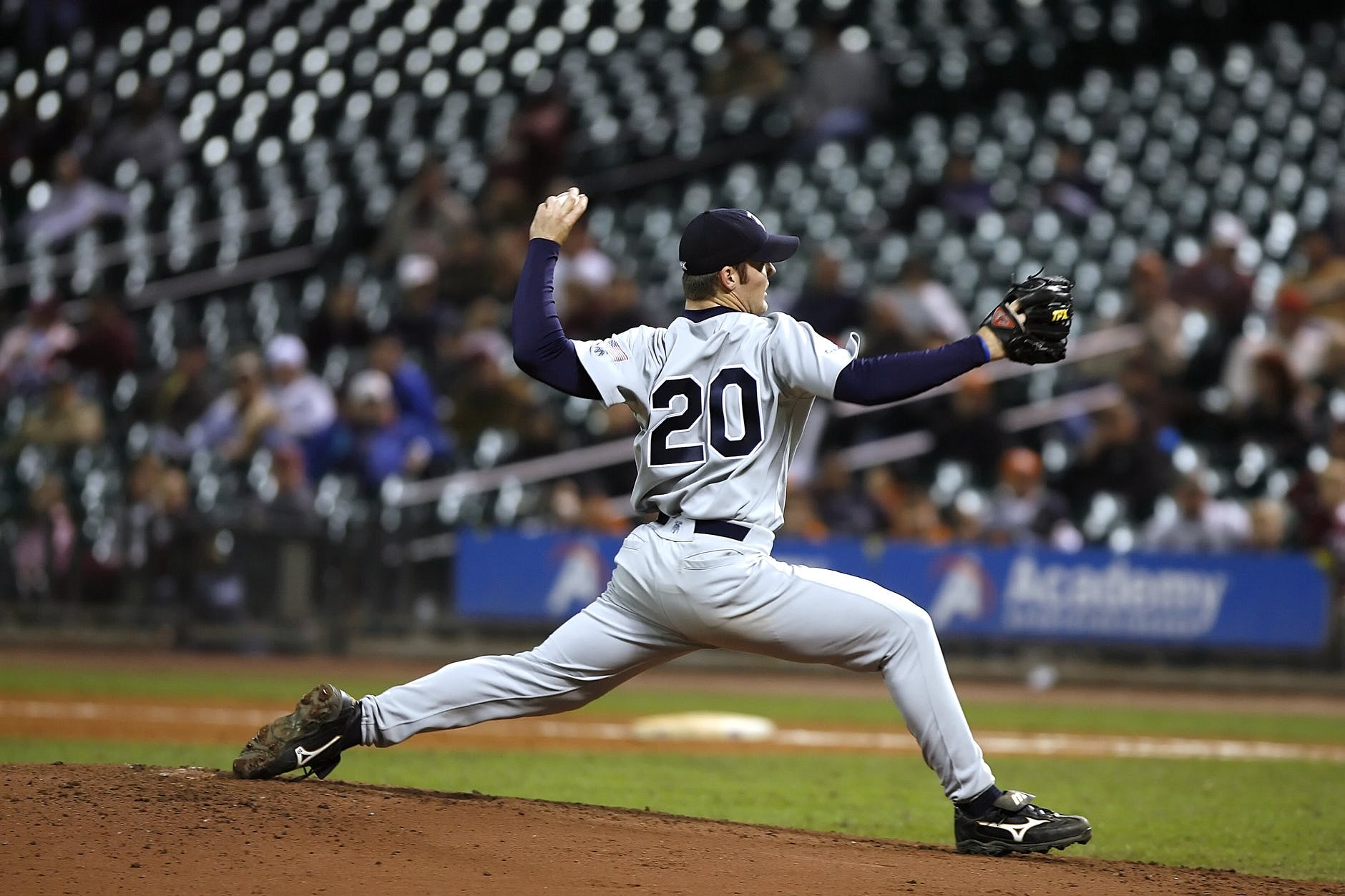 baseball-player-pitcher-ball-163487.jpeg